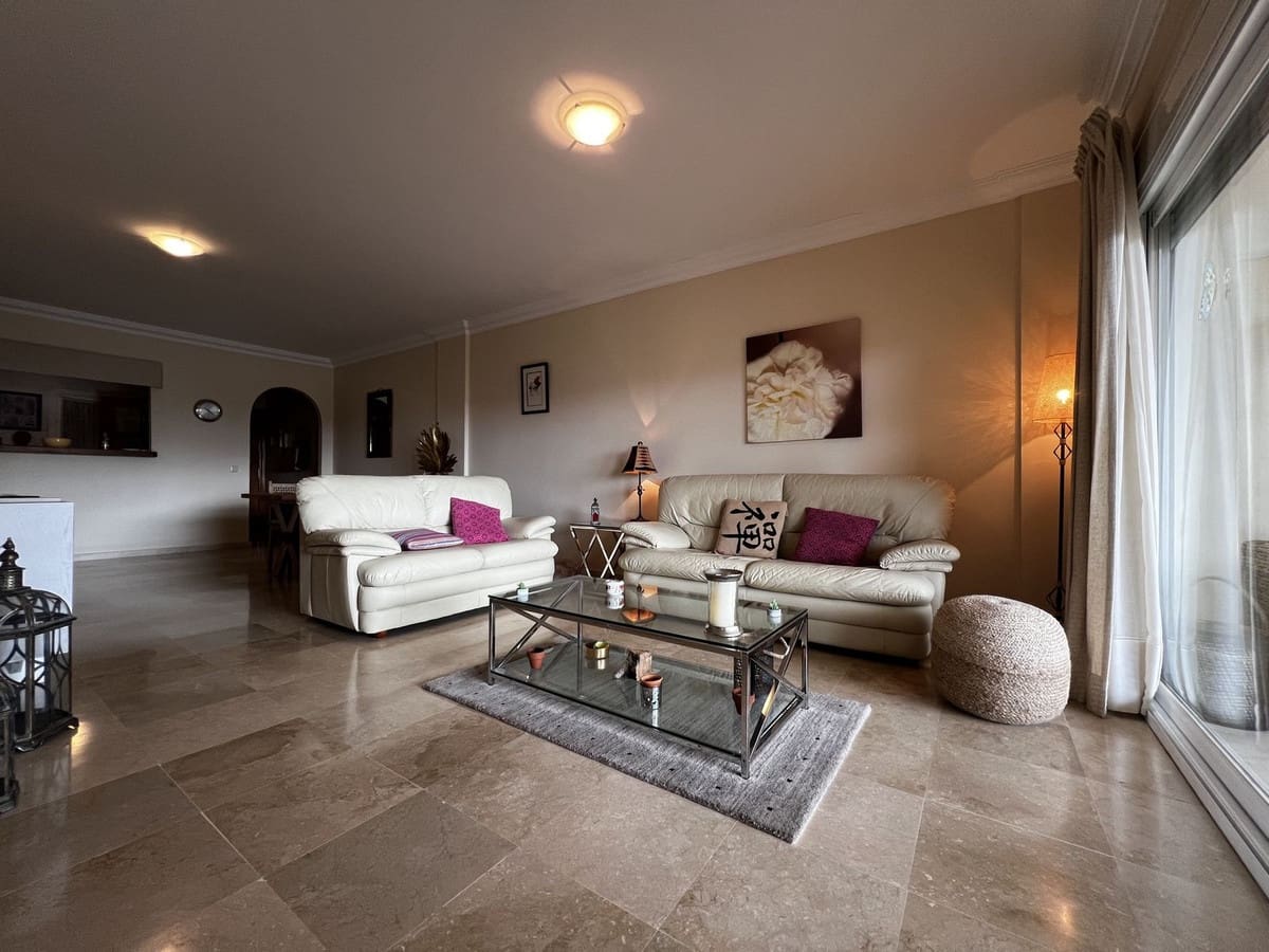 2 soverom Leilighet til salgs i La Cala Hills med svømmebasseng garasje - € 330 000 (Ref: 9685529)