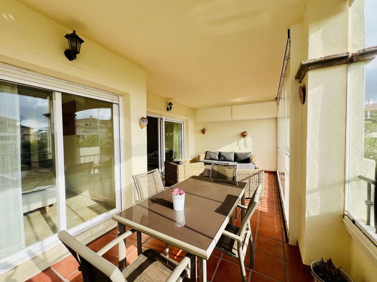 2 soverom Leilighet til salgs i La Cala Hills med svømmebasseng garasje - € 330 000 (Ref: 9685529)