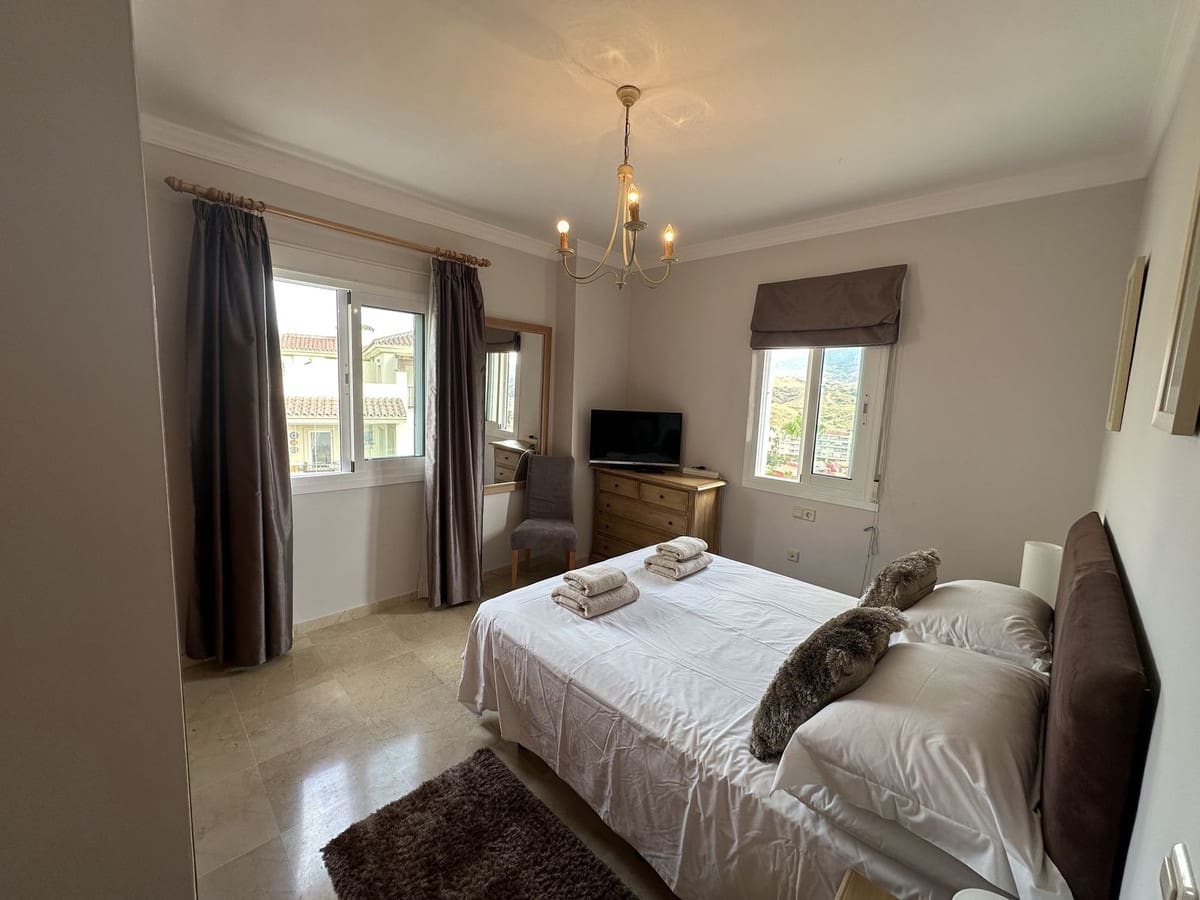 3 sypialnia Apartament na sprzedaż w La Cala Hills z basenem garażem - 420 000 € (Ref: 9685657)