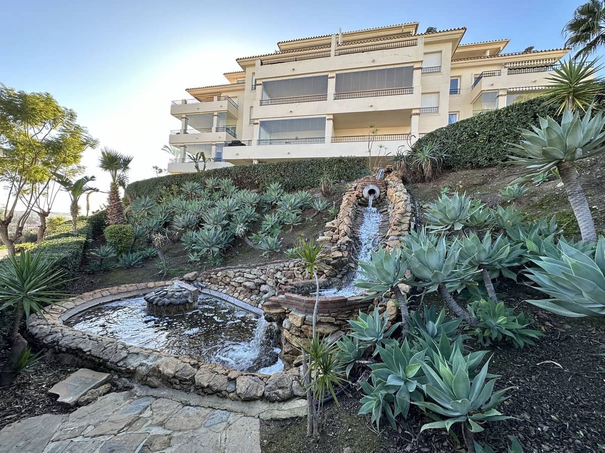 3 sypialnia Apartament na sprzedaż w La Cala Hills z basenem garażem - 420 000 € (Ref: 9685657)