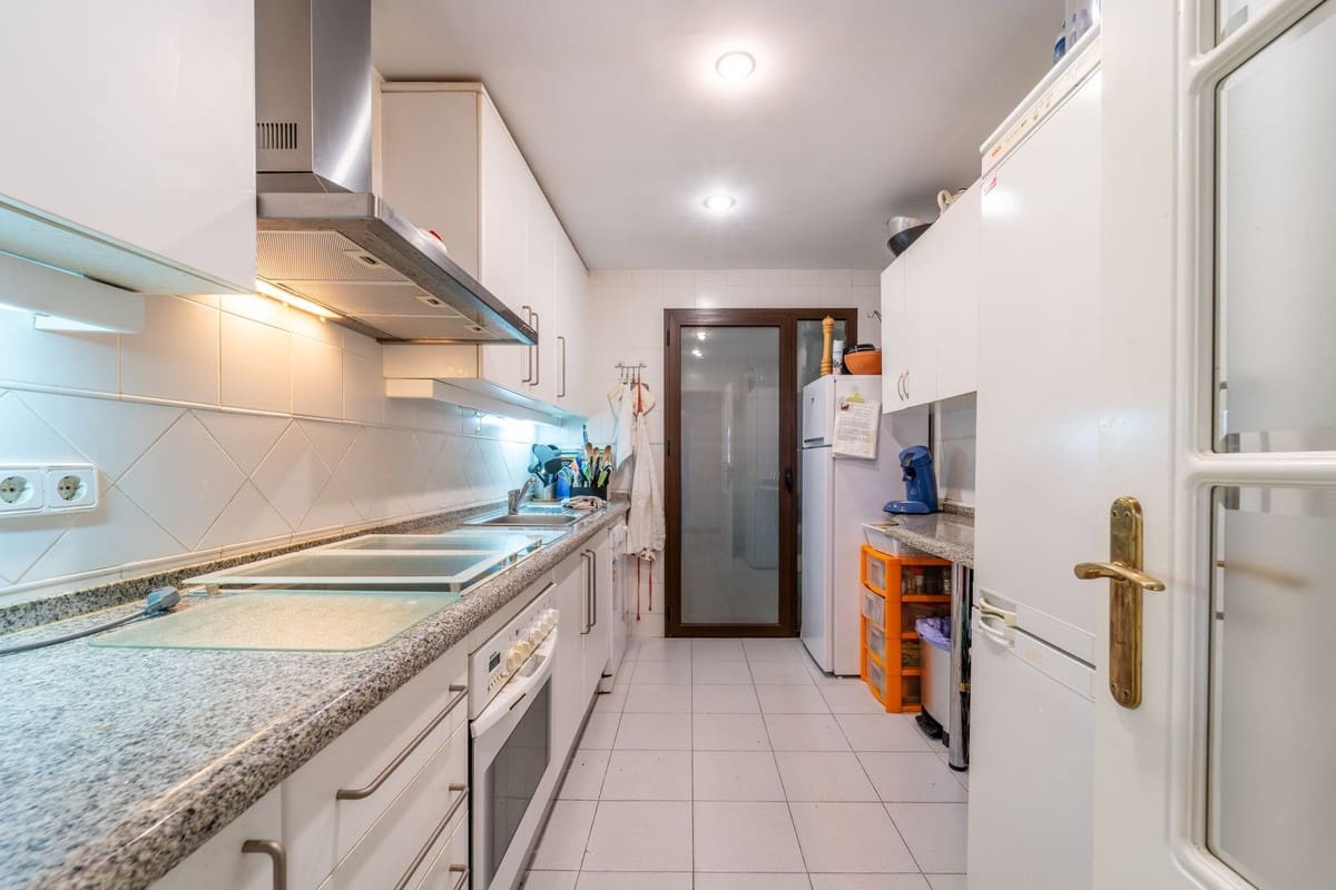 3 sypialnia Apartament na sprzedaż w Los Arqueros z basenem garażem - 475 000 € (Ref: 9688440)