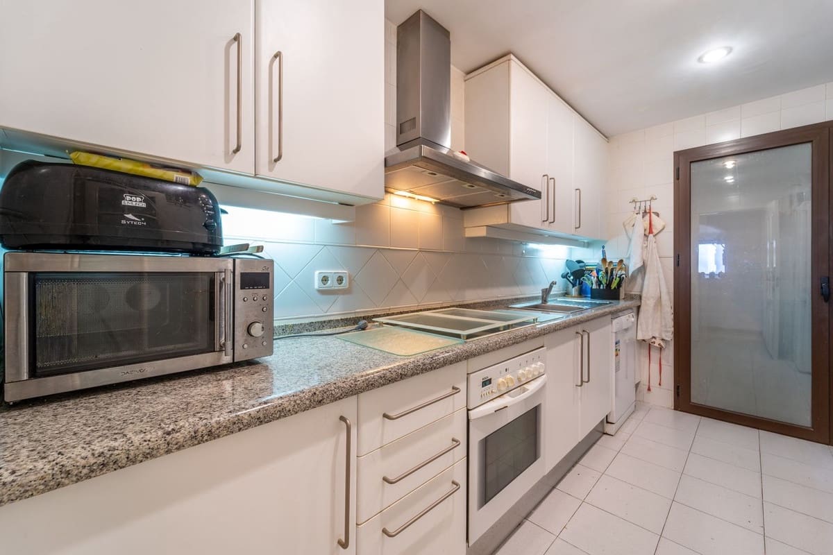 3 sypialnia Apartament na sprzedaż w Los Arqueros z basenem garażem - 475 000 € (Ref: 9688440)