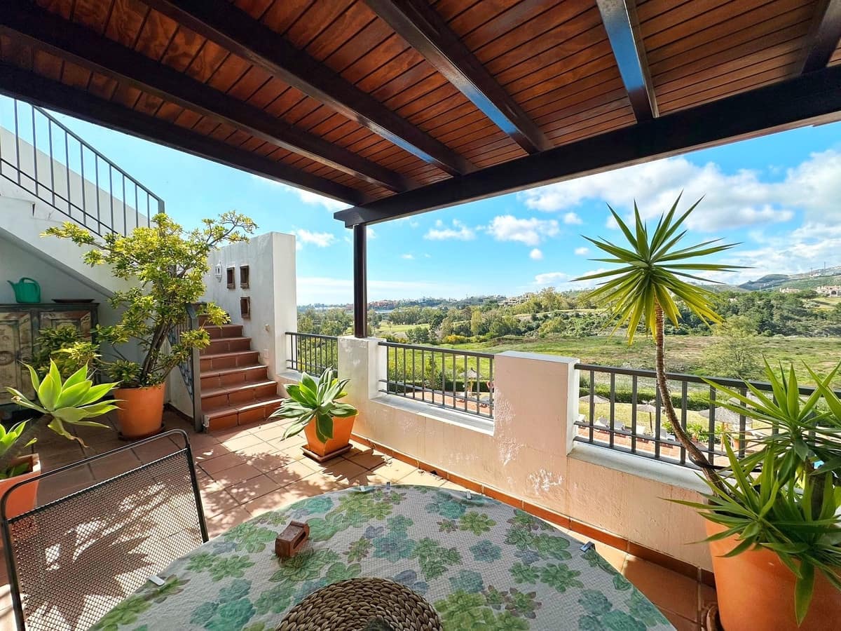 3 sypialnia Penthouse na sprzedaż w Los Arqueros z basenem garażem - 440 000 € (Ref: 9688441)