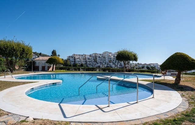 3 sypialnia Dom na sprzedaż w Calahonda, Mijas z basenem garażem - 610 000 € (Ref: 9689918)