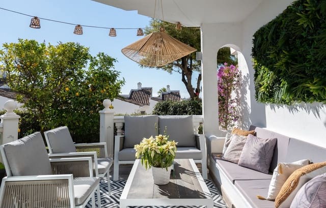 3 sypialnia Dom na sprzedaż w Calahonda, Mijas z basenem garażem - 610 000 € (Ref: 9689918)