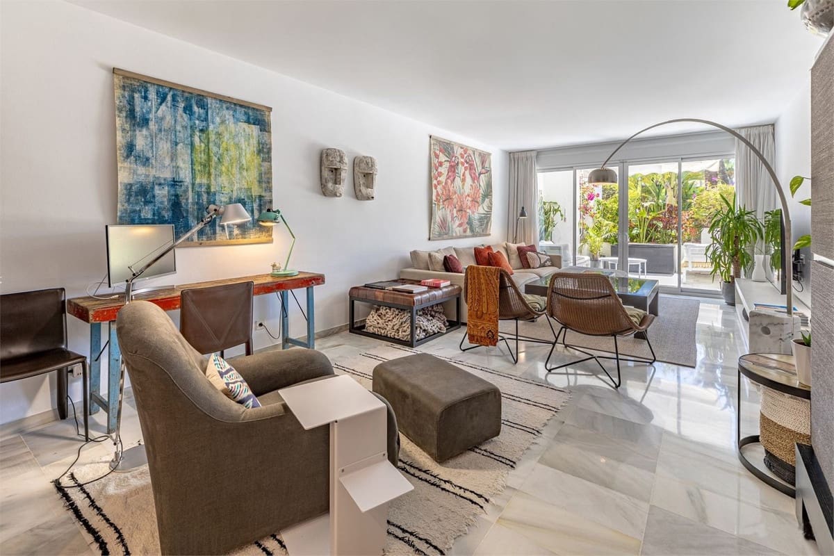 2 chambre Appartement à vendre à Nueva Andalucia avec piscine garage - 1 140 000 € (Ref: 9689921)