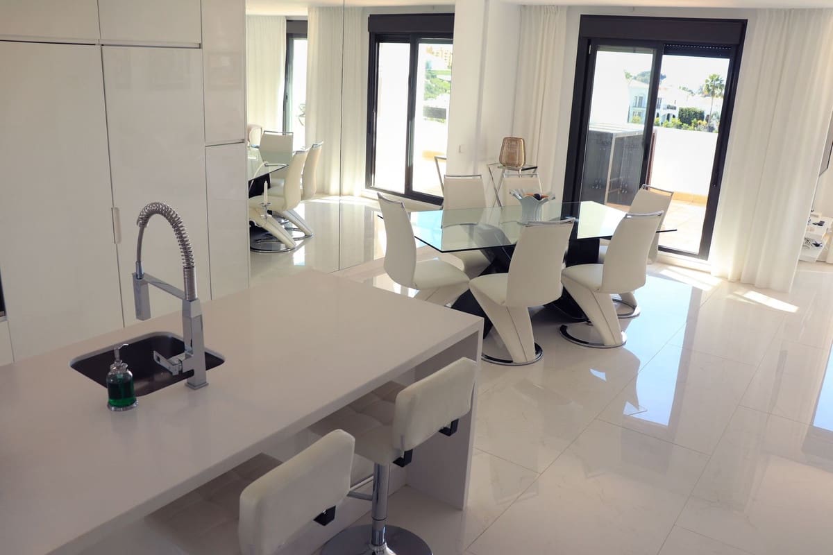 3 bedroom Townhouse for sale in Estepona with pool garage - € 715,000 (Ref: 9690370)