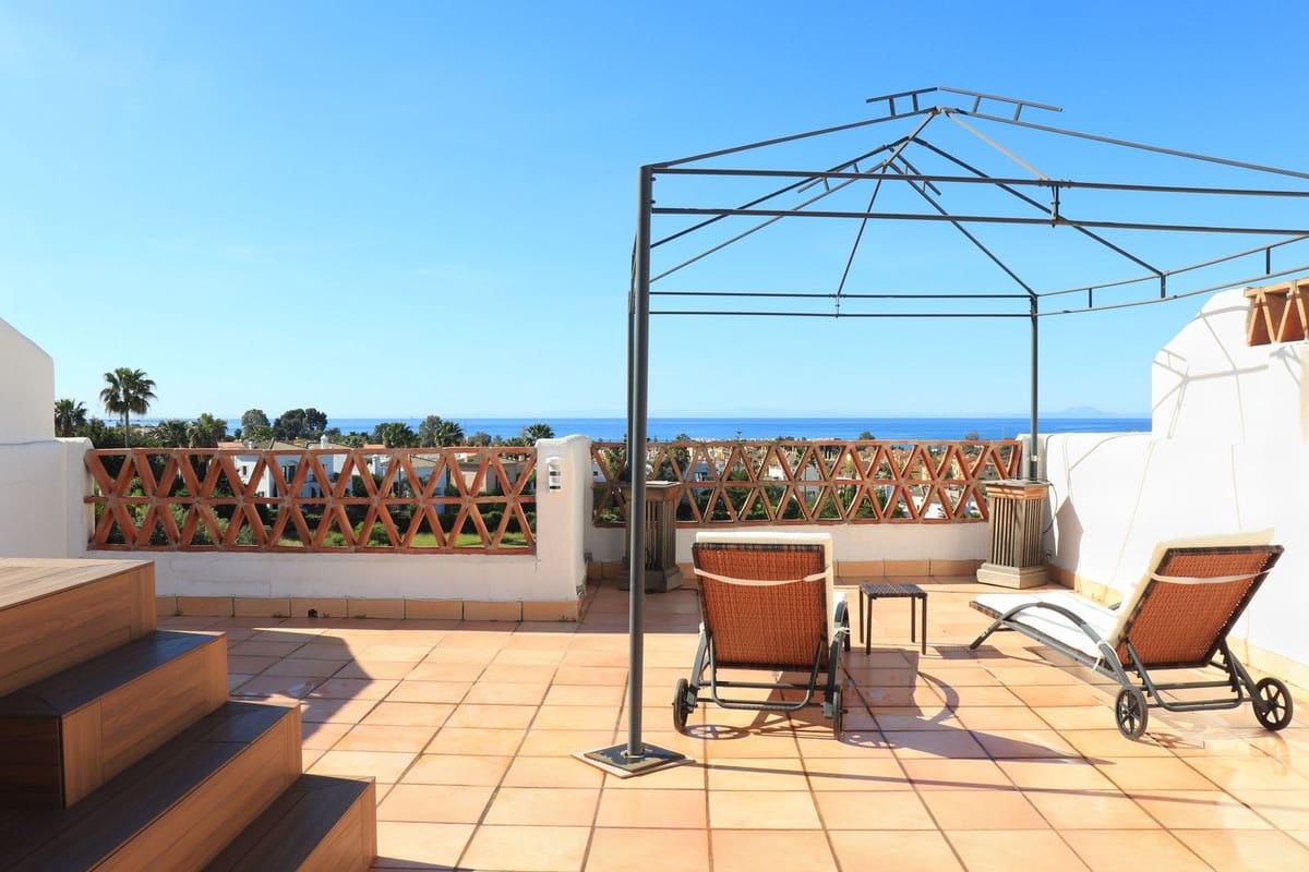 3 bedroom Townhouse for sale in Estepona with pool garage - € 715,000 (Ref: 9690370)