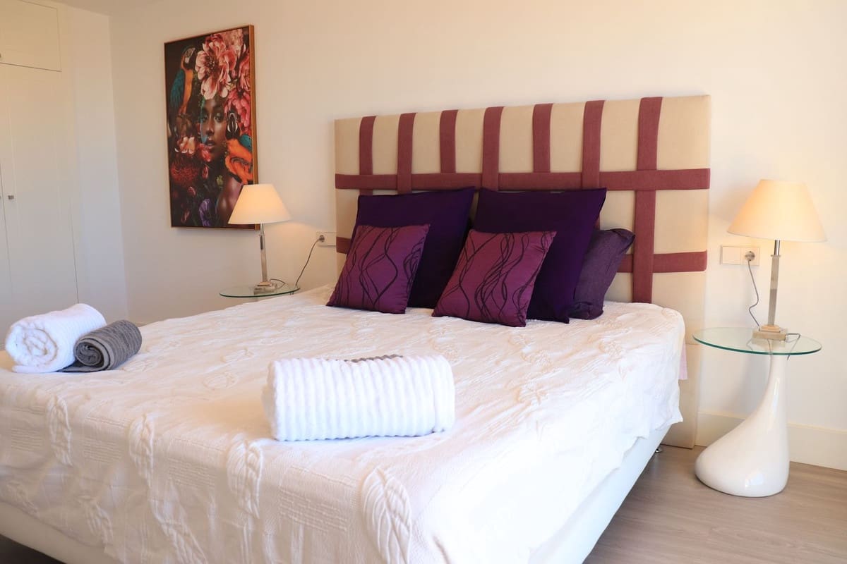 3 bedroom Townhouse for sale in Estepona with pool garage - € 715,000 (Ref: 9690370)