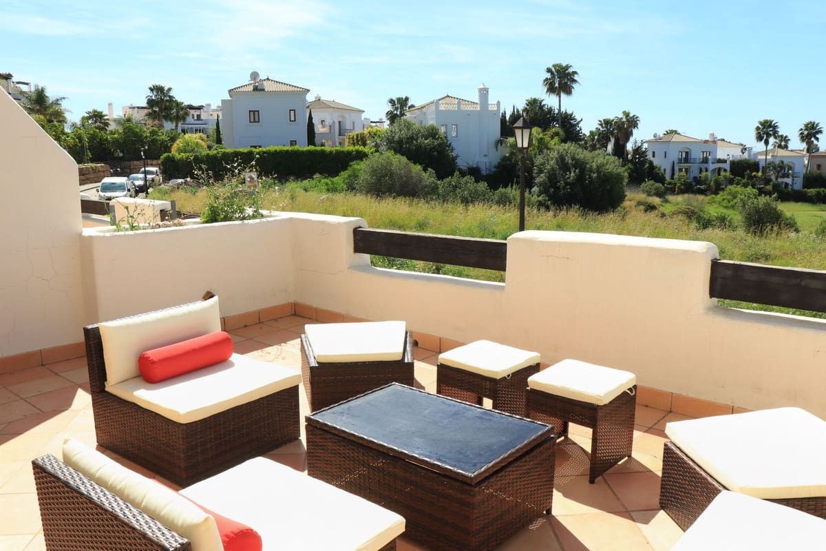 3 bedroom Townhouse for sale in Estepona with pool garage - € 715,000 (Ref: 9690370)