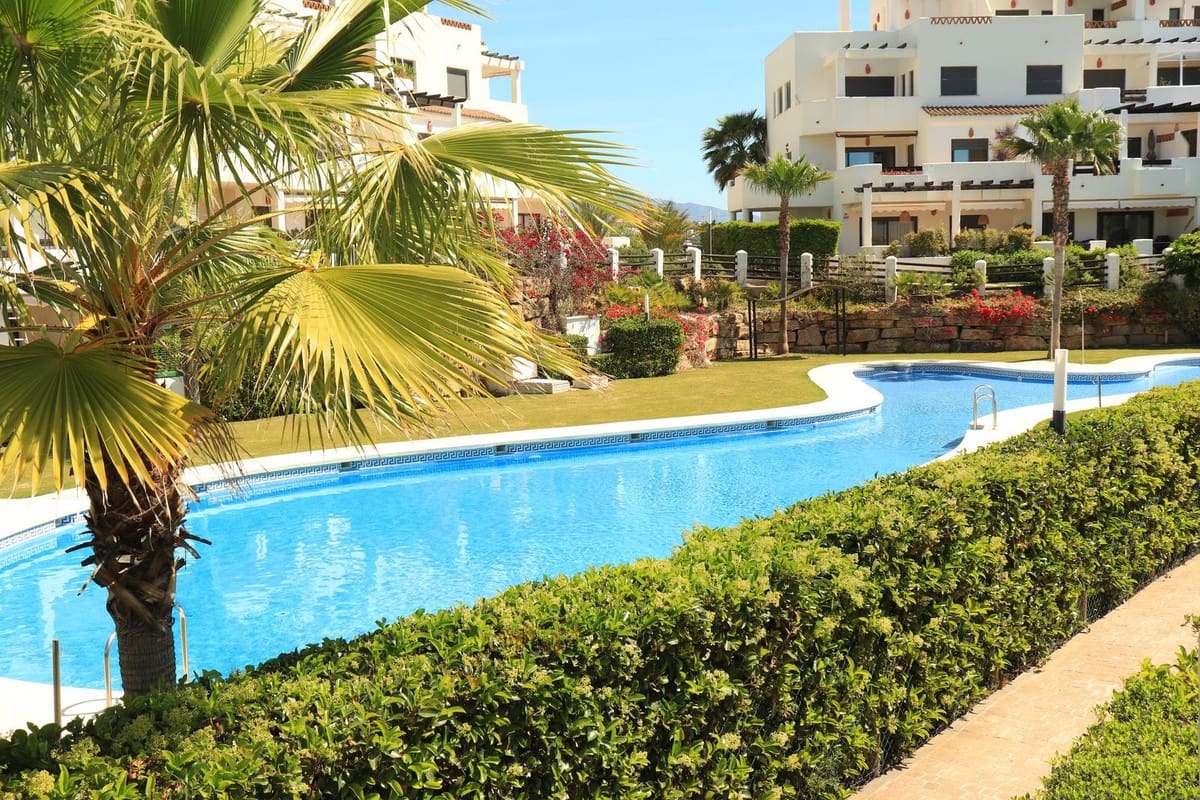 3 bedroom Townhouse for sale in Estepona with pool garage - € 715,000 (Ref: 9690370)