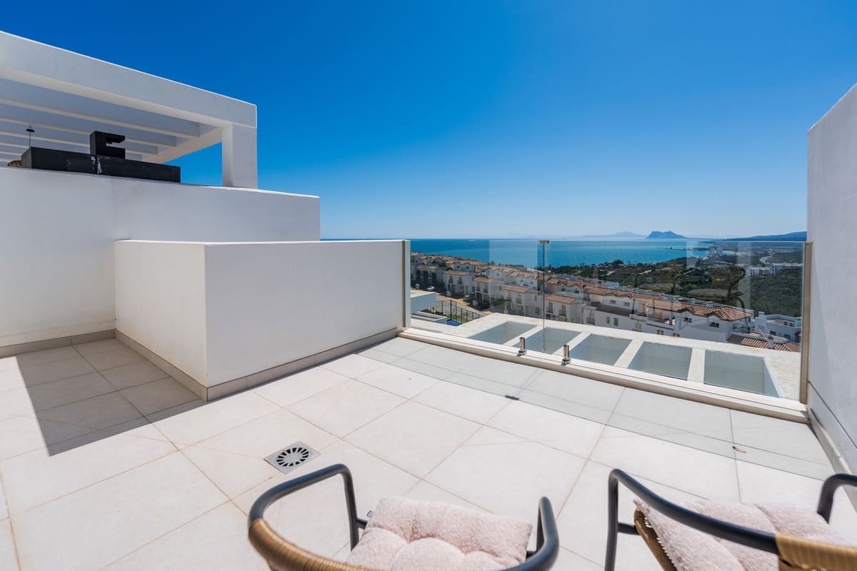 4 soveværelse Byhus til salg i Manilva med swimmingpool garage - € 799.000 (Ref: 9690372)