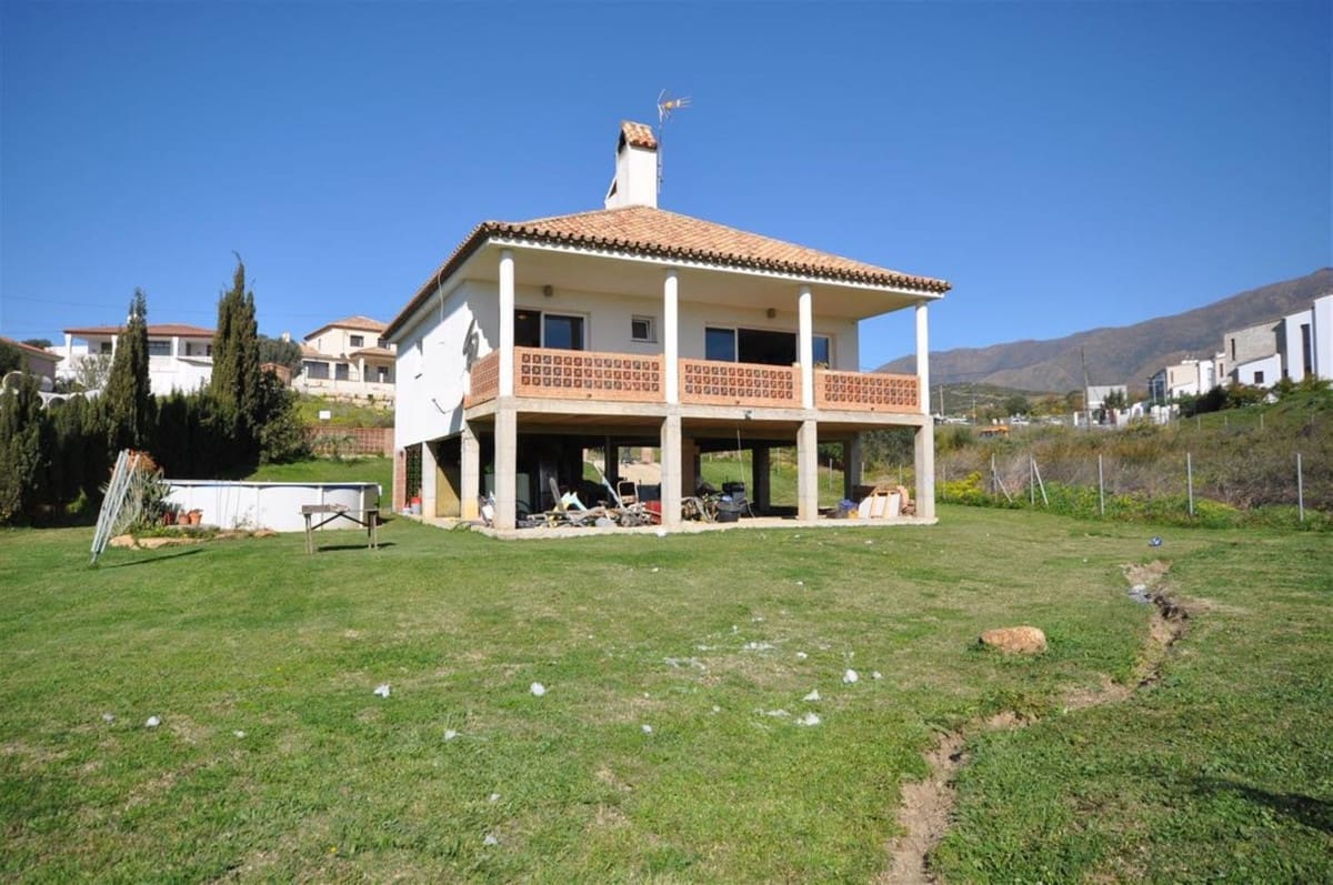 3 slaapkamer Villa te koop in Estepona met zwembad garage - € 795.000 (Ref: 9690373)