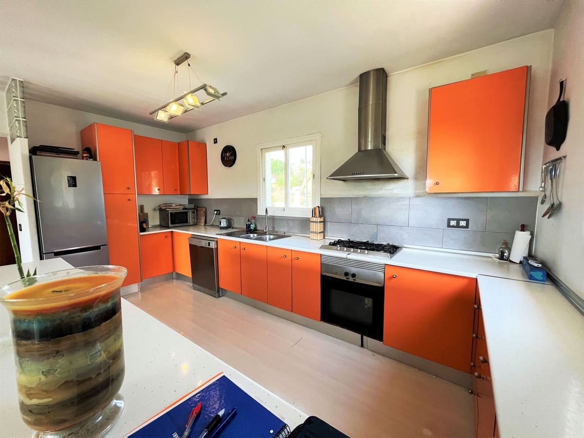 3 slaapkamer Villa te koop in Estepona met zwembad garage - € 795.000 (Ref: 9690373)