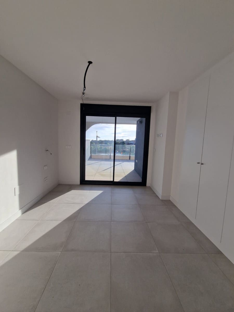 3 slaapkamer Appartement te koop in New Golden Mile met zwembad - € 690.000 (Ref: 9694133)