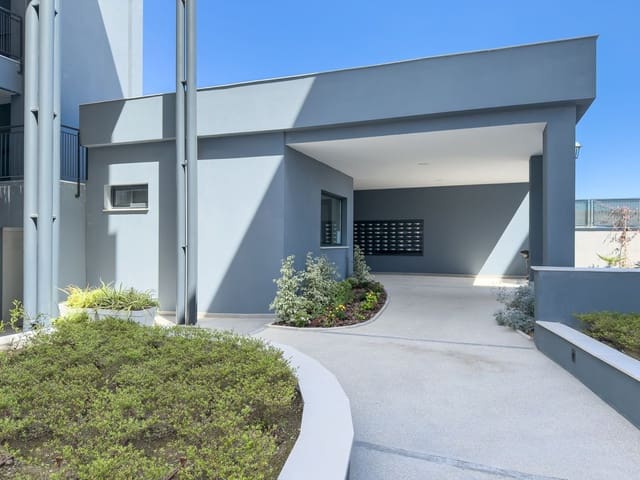 3 sypialnia Apartament na sprzedaż w Selwo, Estepona z basenem garażem - 569 000 € (Ref: 9694134)