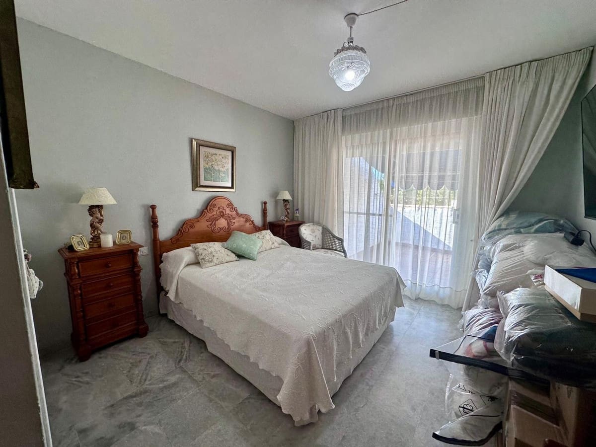 Casa de 4 habitaciones en Estepona en venta con piscina garaje - 550.000 € (Ref: 9695154)