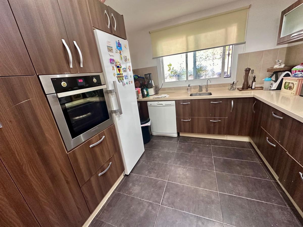 Casa de 4 habitaciones en Estepona en venta con piscina garaje - 550.000 € (Ref: 9695154)