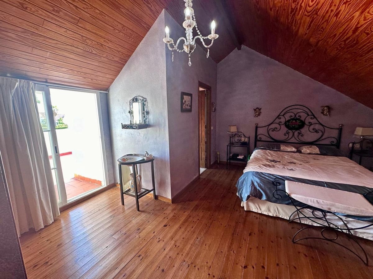 Casa de 4 habitaciones en Estepona en venta con piscina garaje - 550.000 € (Ref: 9695154)