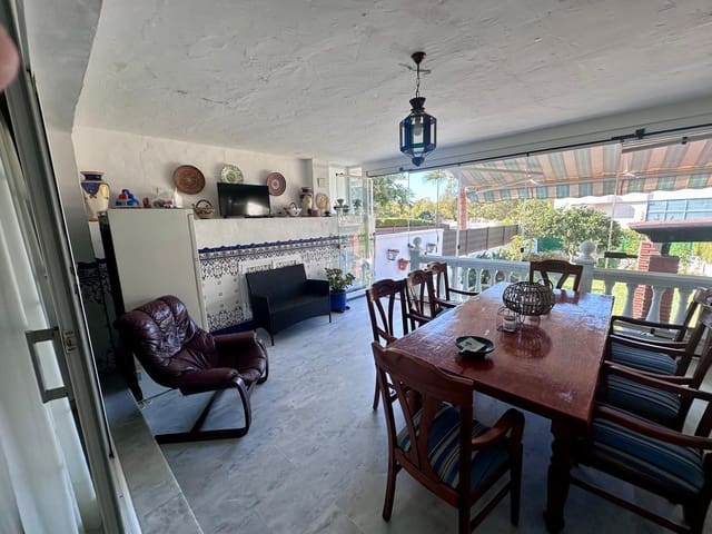 Casa de 4 habitaciones en Estepona en venta con piscina garaje - 550.000 € (Ref: 9695154)