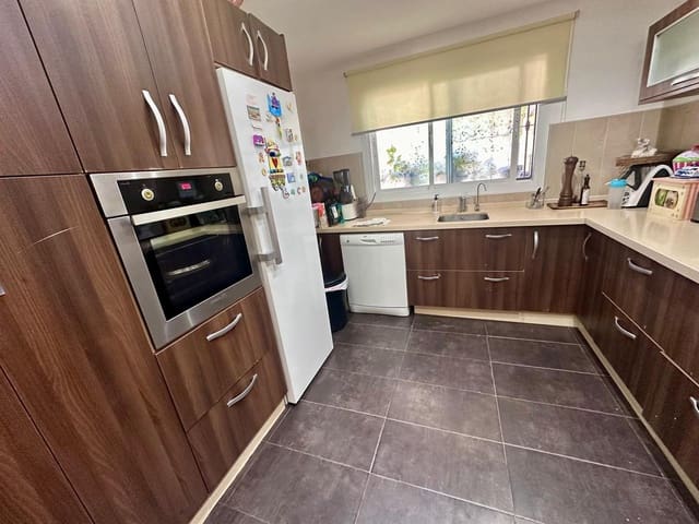 Casa de 4 habitaciones en Estepona en venta con piscina garaje - 550.000 € (Ref: 9695154)