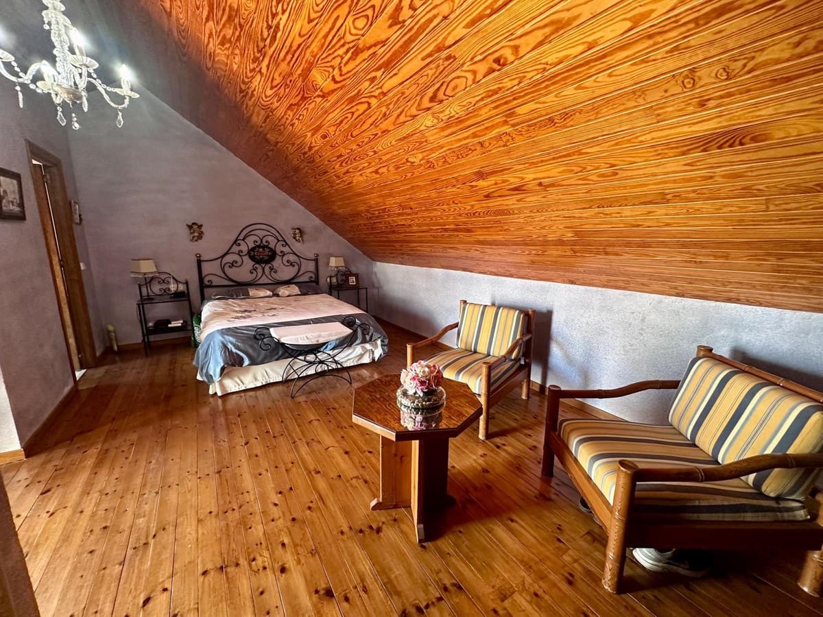 Casa de 4 habitaciones en Estepona en venta con piscina garaje - 550.000 € (Ref: 9695154)