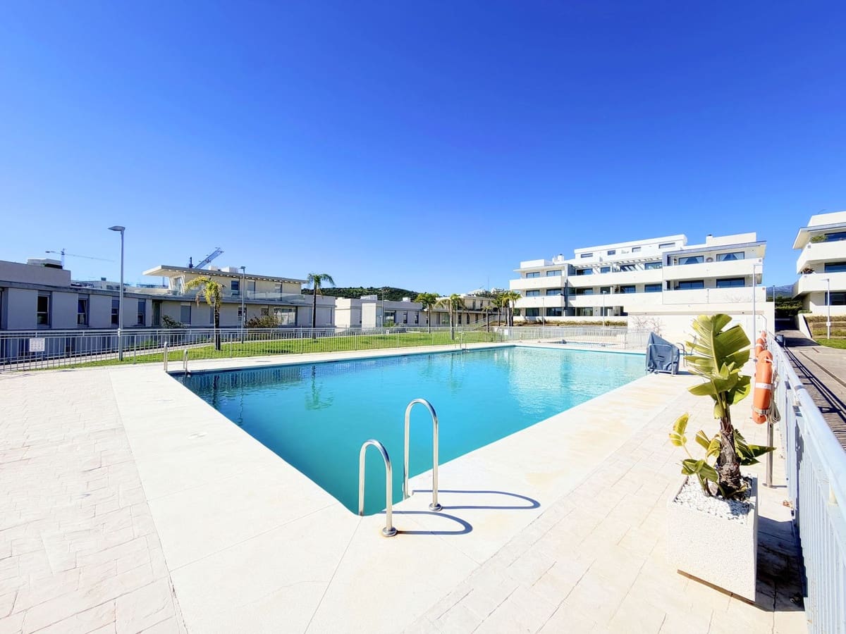3 Zimmer Apartment zu verkaufen in Estepona mit Pool Garage - 539.000 € (Ref: 9695155)