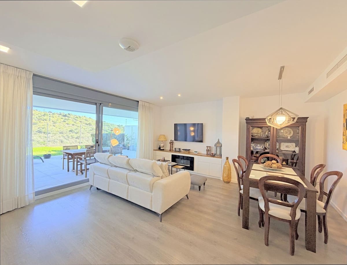 3 Zimmer Apartment zu verkaufen in Estepona mit Pool Garage - 539.000 € (Ref: 9695155)