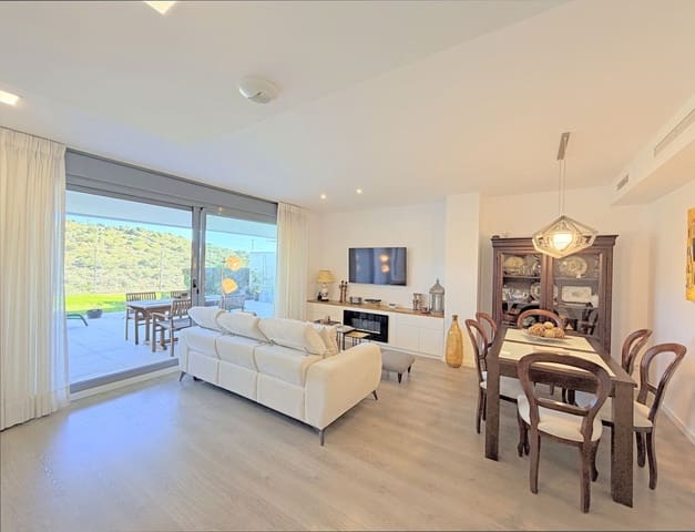 3 Zimmer Apartment zu verkaufen in Estepona mit Pool Garage - 539.000 € (Ref: 9695155)