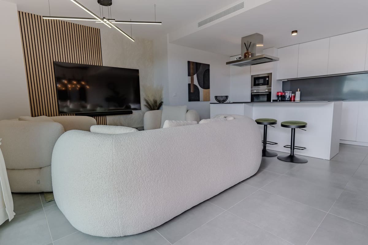 3 slaapkamer Appartement te koop in New Golden Mile met zwembad garage - € 725.000 (Ref: 9695158)