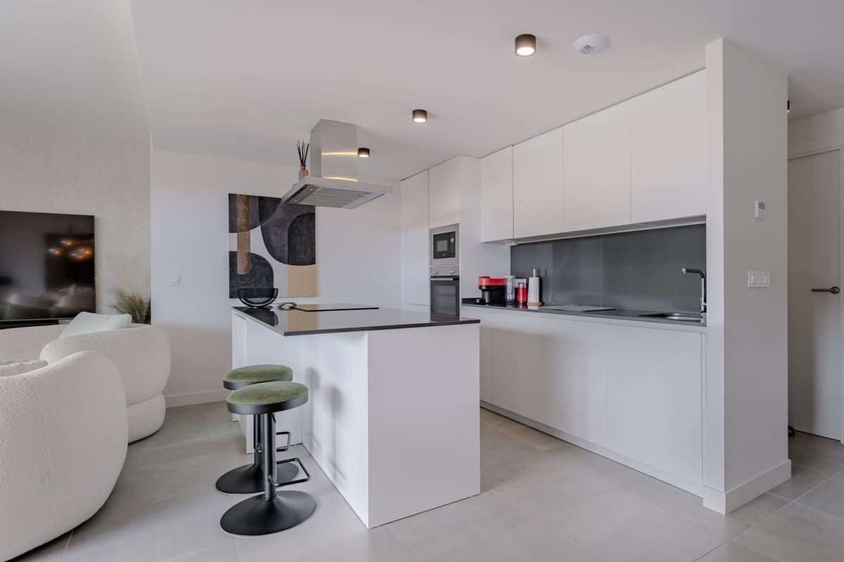 3 slaapkamer Appartement te koop in New Golden Mile met zwembad garage - € 725.000 (Ref: 9695158)