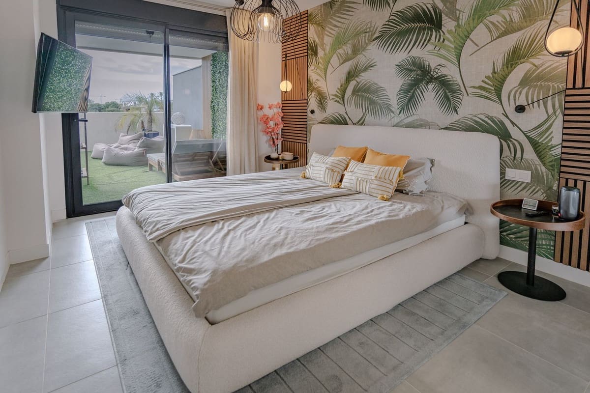 3 slaapkamer Appartement te koop in New Golden Mile met zwembad garage - € 725.000 (Ref: 9695158)