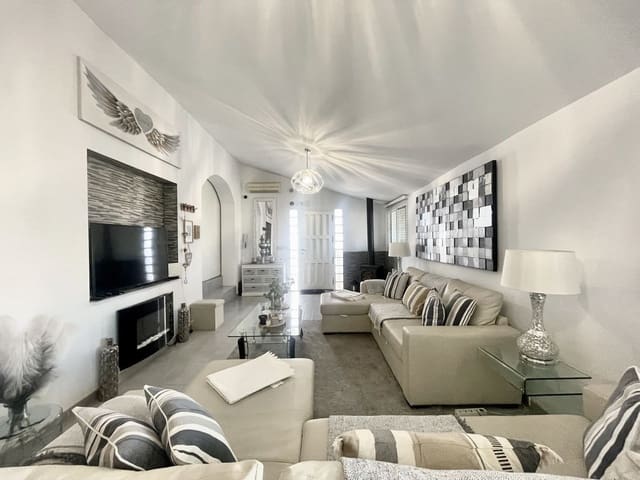 Chalet de 3 habitaciones en Mijas Costa, Mijas en venta con piscina garaje - 599.000 € (Ref: 9705990)