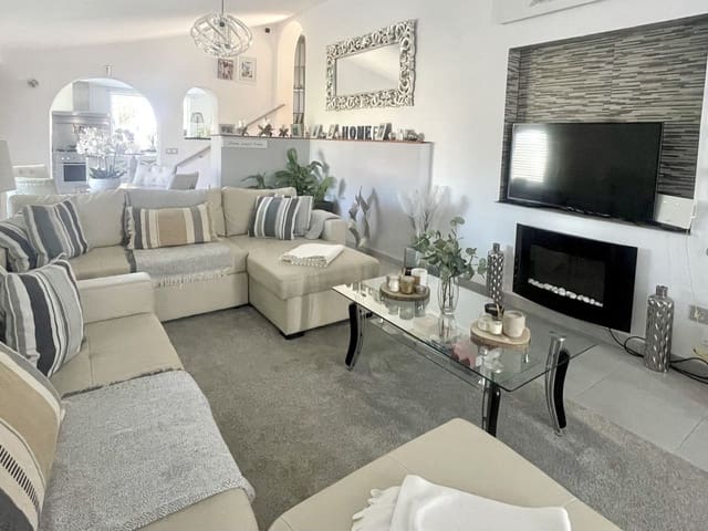 Chalet de 3 habitaciones en Mijas Costa, Mijas en venta con piscina garaje - 599.000 € (Ref: 9705990)