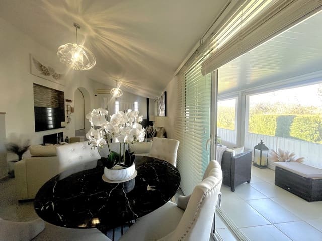 Chalet de 3 habitaciones en Mijas Costa, Mijas en venta con piscina garaje - 599.000 € (Ref: 9705990)