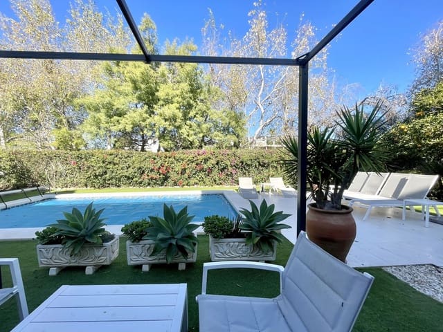 Chalet de 3 habitaciones en Mijas Costa, Mijas en venta con piscina garaje - 599.000 € (Ref: 9705990)