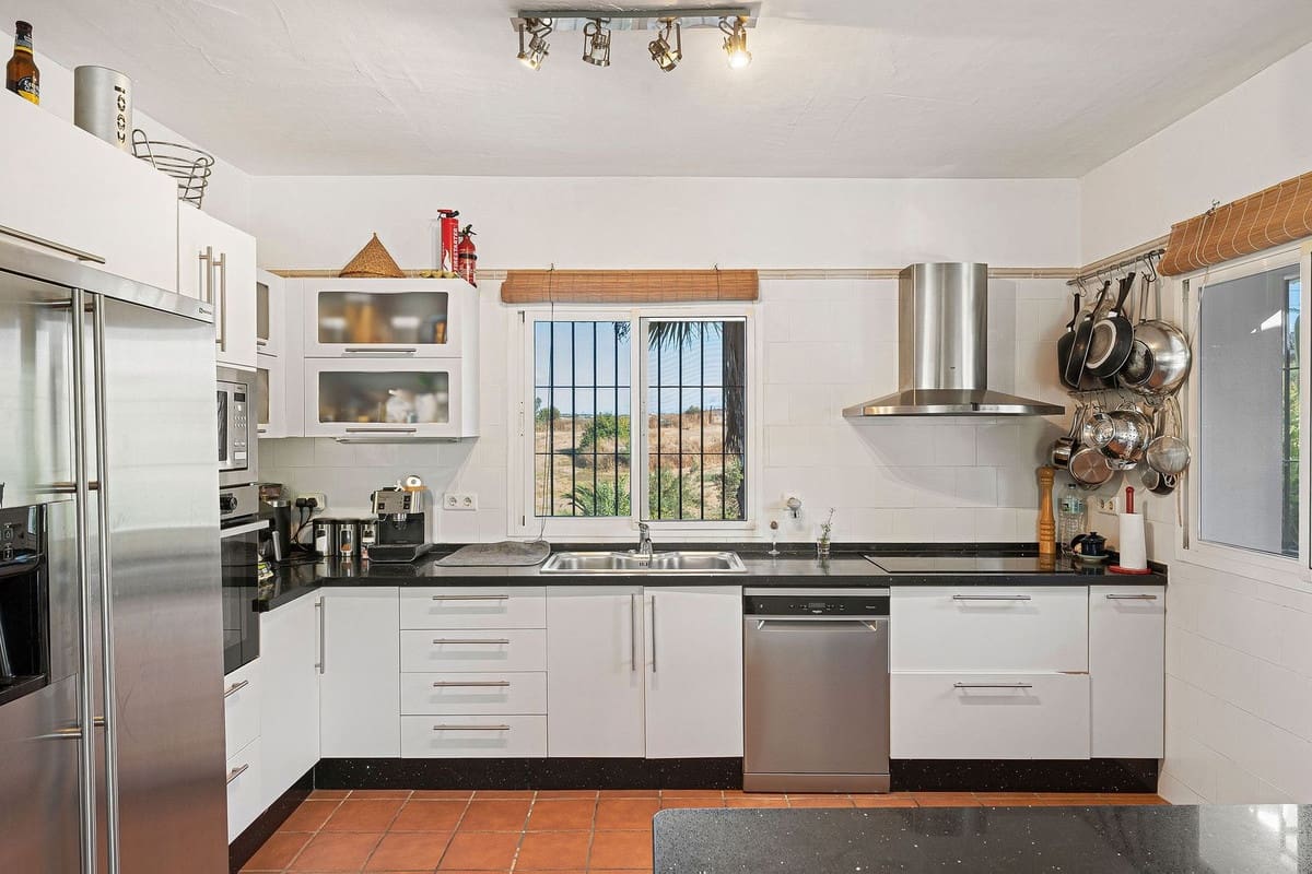 4 Zimmer Villa zu verkaufen in Alhaurin el Grande mit Pool Garage - 639.000 € (Ref: 9705991)