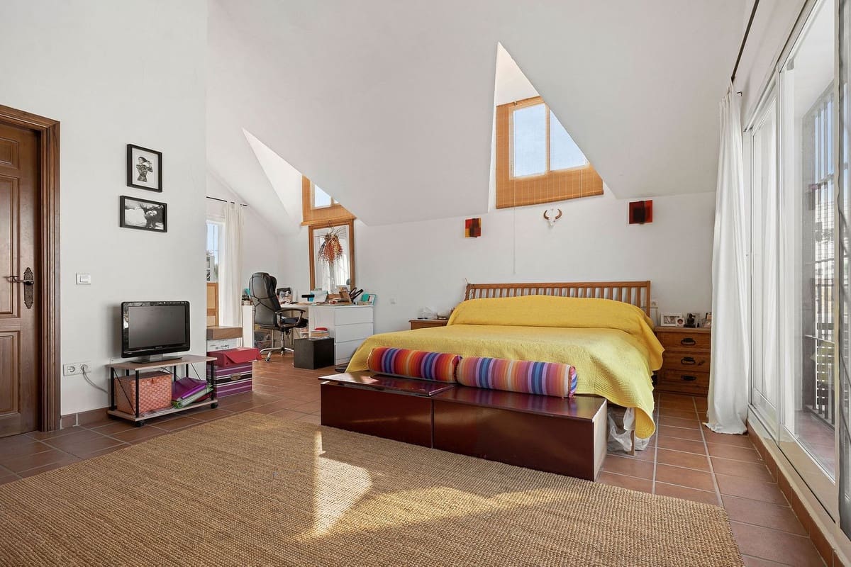 4 Zimmer Villa zu verkaufen in Alhaurin el Grande mit Pool Garage - 639.000 € (Ref: 9705991)