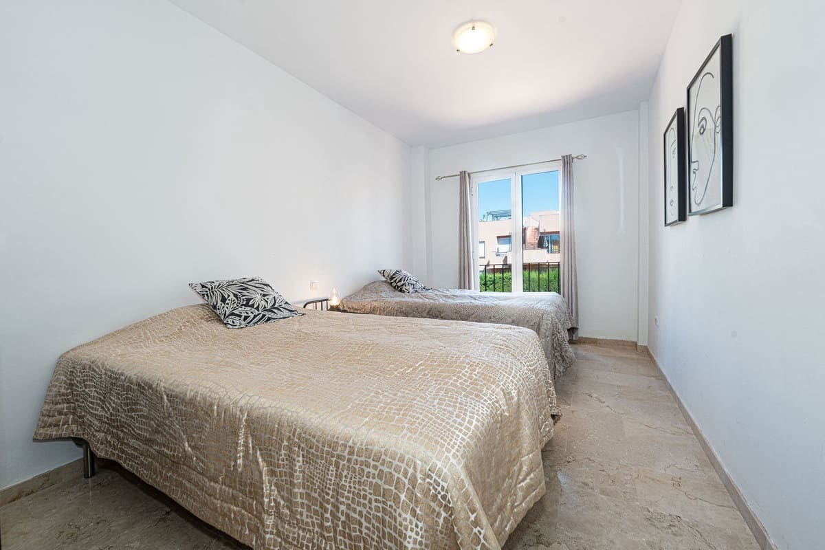 3 soveværelse Penthouse til salg i La Duquesa / Puerto de la Duquesa med swimmingpool garage - € 269.000 (Ref: 9709228)