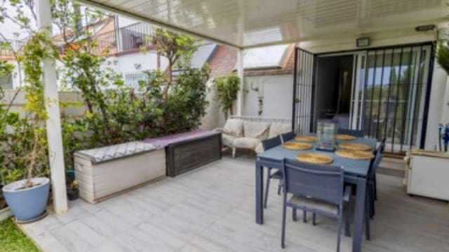 Chalet de 4 habitaciones en Seghers, Estepona en venta con piscina - 690.000 € (Ref: 9709229)