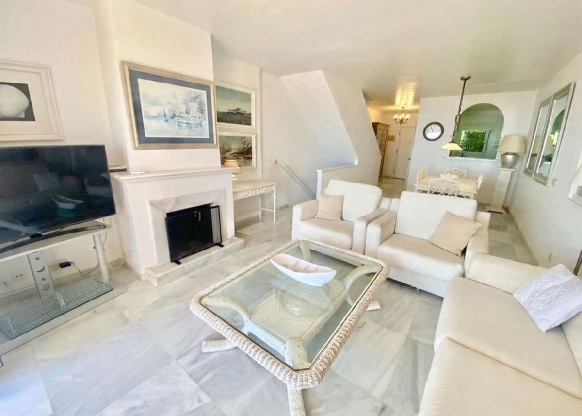 5 sypialnia Dom na sprzedaż w Estepona z basenem - 895 000 € (Ref: 9709230)