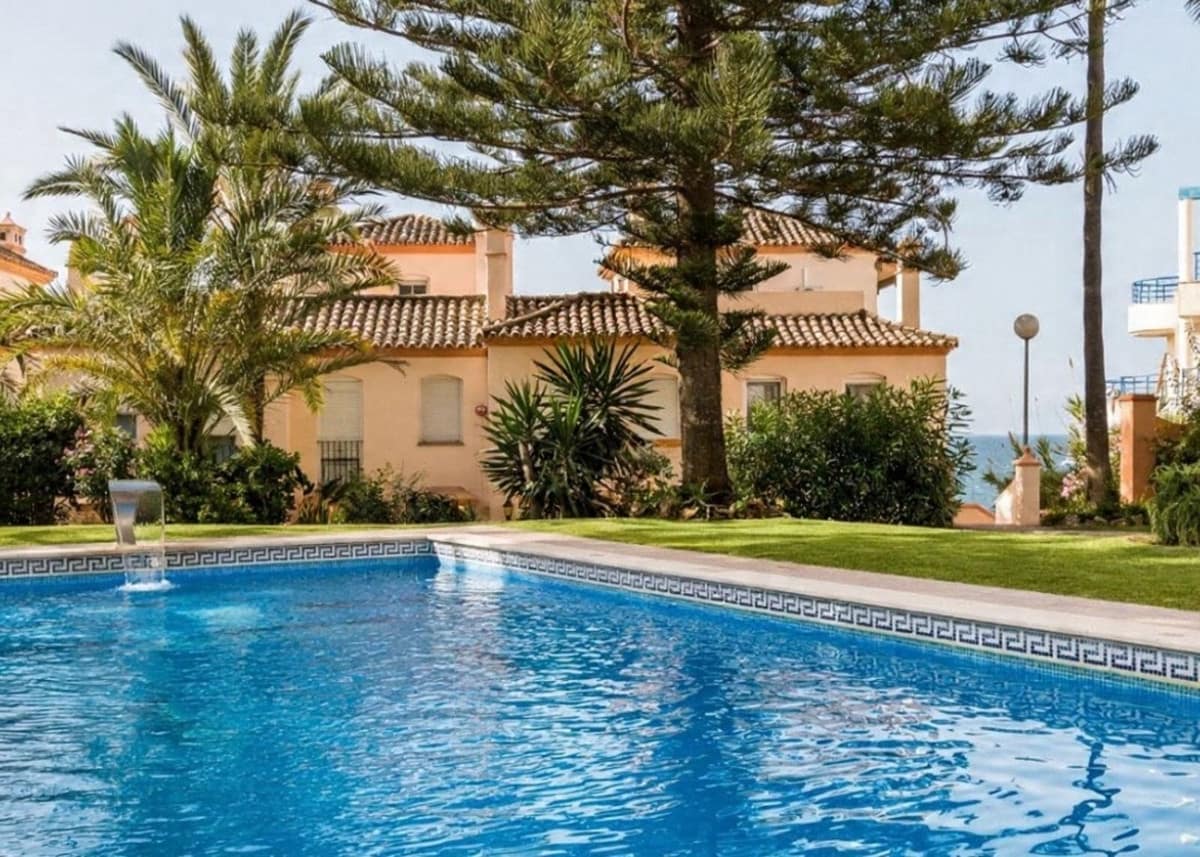 5 sypialnia Dom na sprzedaż w Estepona z basenem - 895 000 € (Ref: 9709230)