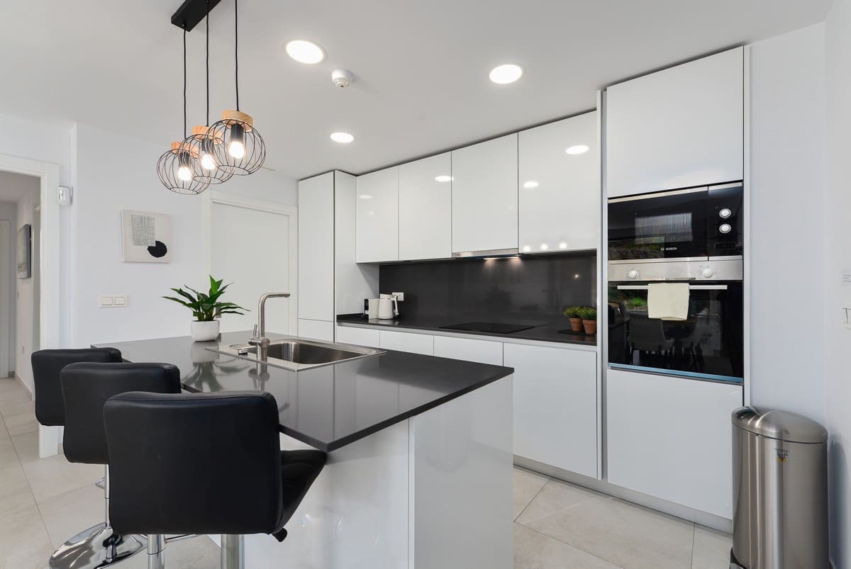 Ático de 3 habitaciones en Benahavís en venta con piscina - 675.000 € (Ref: 9709233)