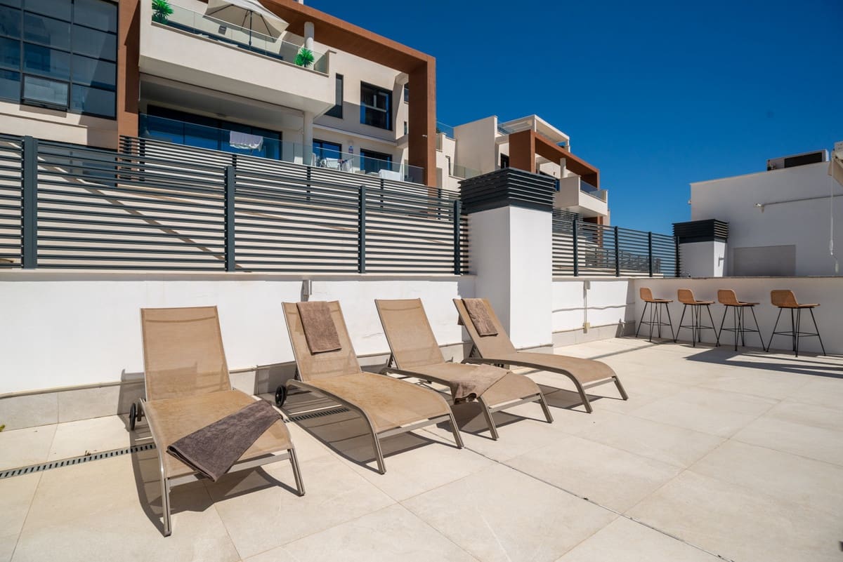 Ático de 3 habitaciones en Benahavís en venta con piscina - 675.000 € (Ref: 9709233)