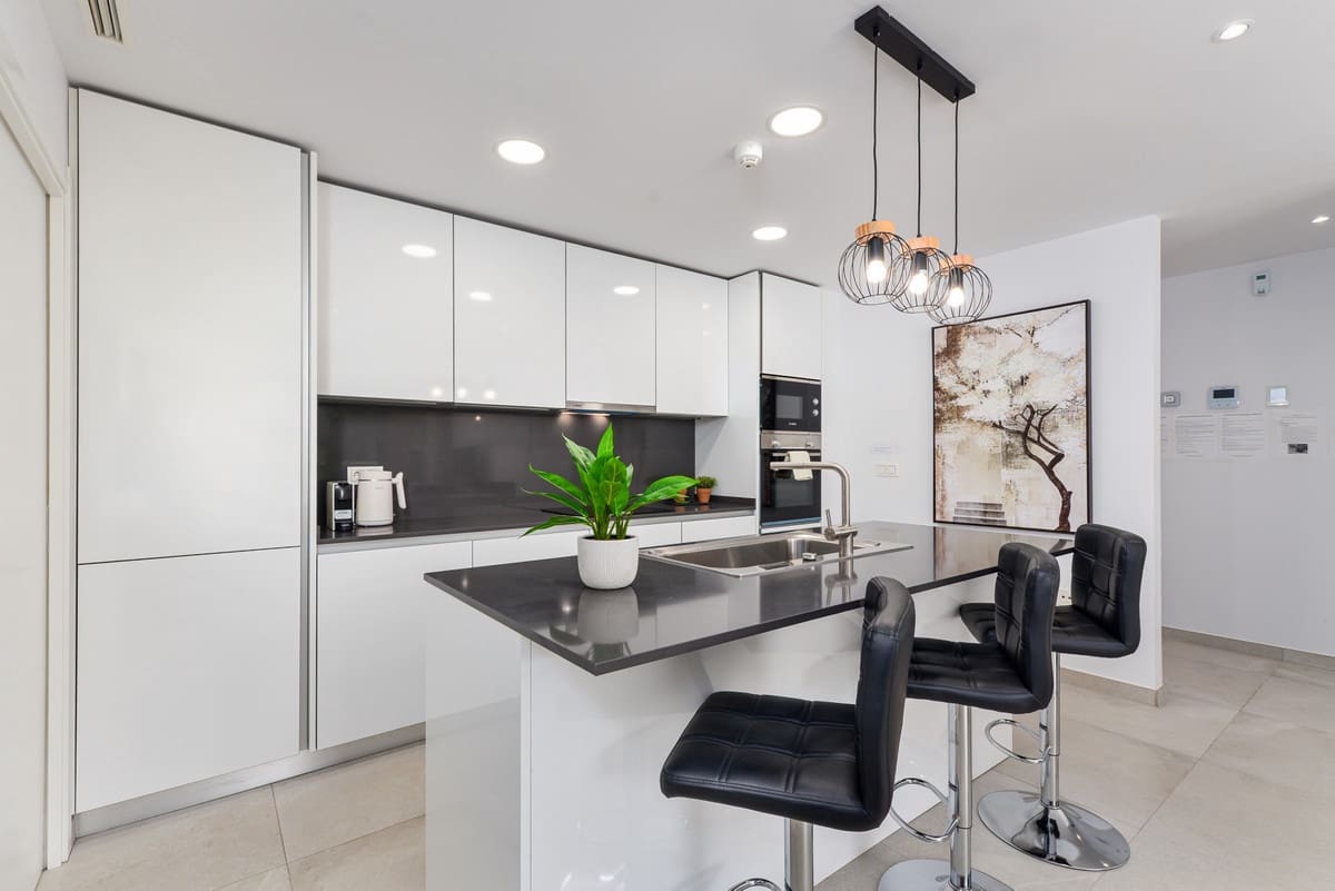 Ático de 3 habitaciones en Benahavís en venta con piscina - 675.000 € (Ref: 9709233)