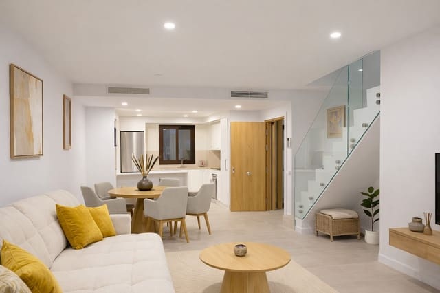 3 sovrum Takvåning till salu i Estepona med pool - 799 000 € (Ref: 9709234)