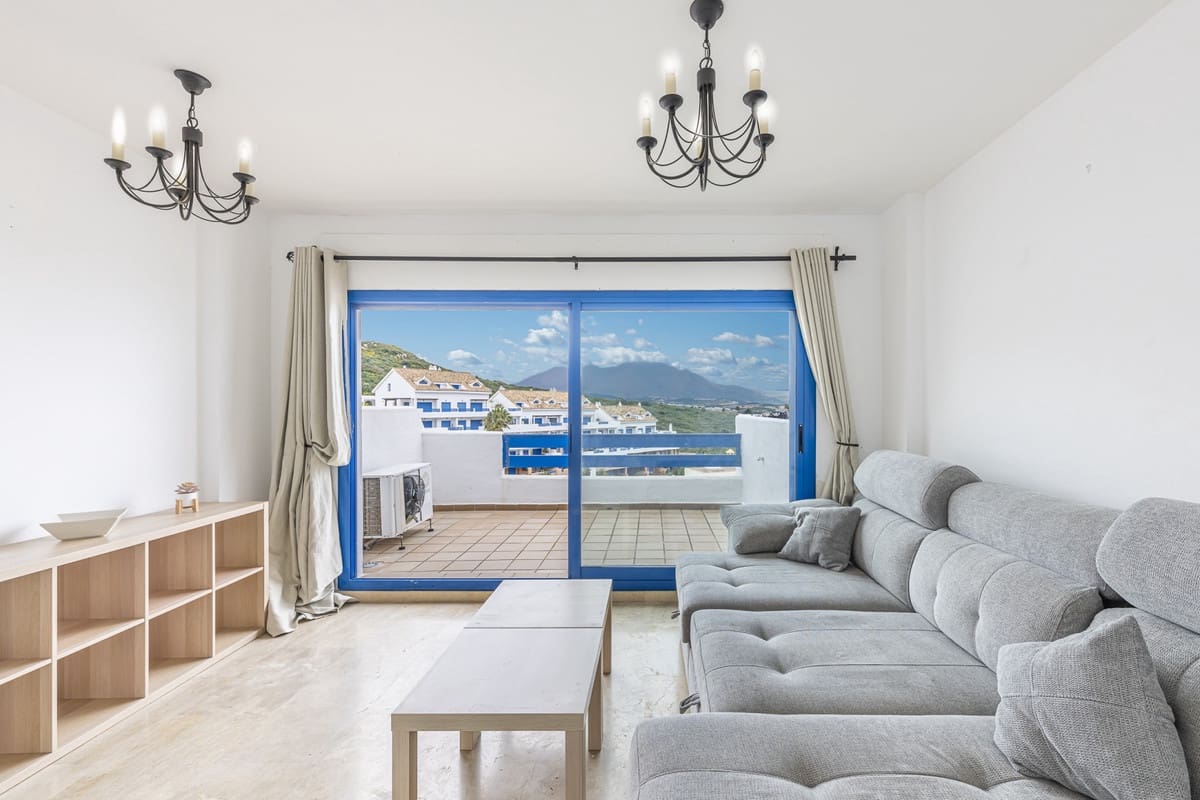 2 chambre Penthouse à vendre à La Duquesa / Puerto de la Duquesa avec piscine - 285 000 € (Ref: 9713197)