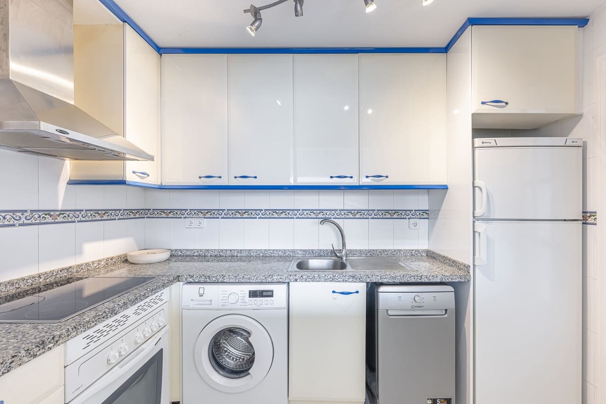 2 chambre Penthouse à vendre à La Duquesa / Puerto de la Duquesa avec piscine - 285 000 € (Ref: 9713197)