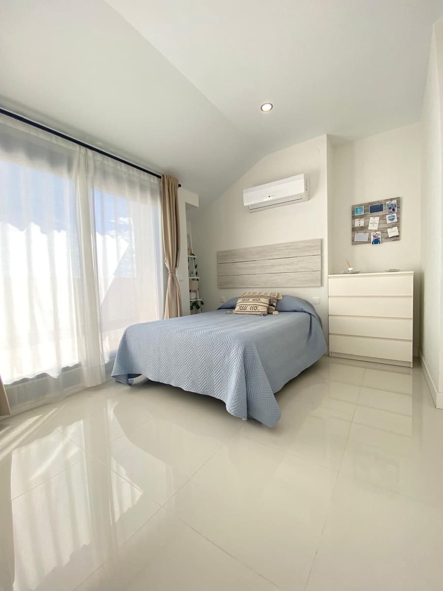 1 chambre Penthouse à vendre à Manilva avec piscine garage - 327 000 € (Ref: 9713377)