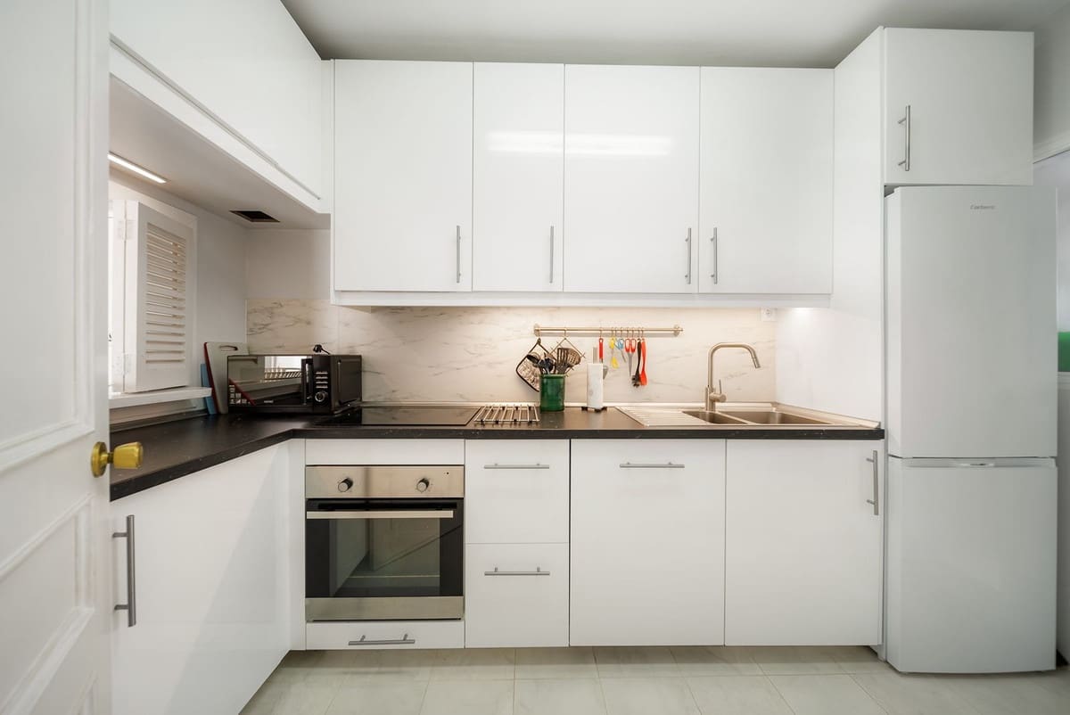 2 bedroom Apartment for sale in Calahonda with pool - € 380,000 (Ref: 9713604)